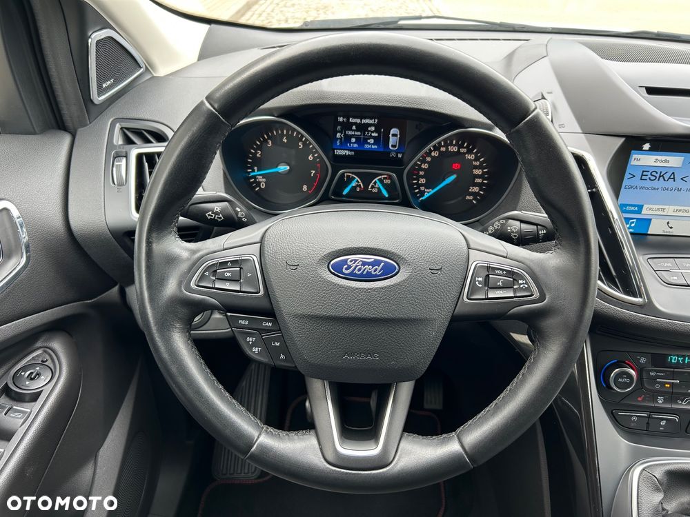 Ford Kuga 1.5 EcoBoost 2x4 Titanium - 24