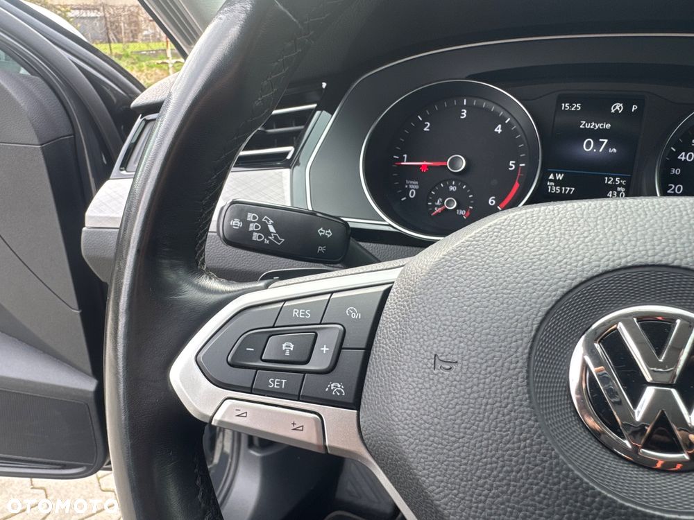 Volkswagen Passat - 19