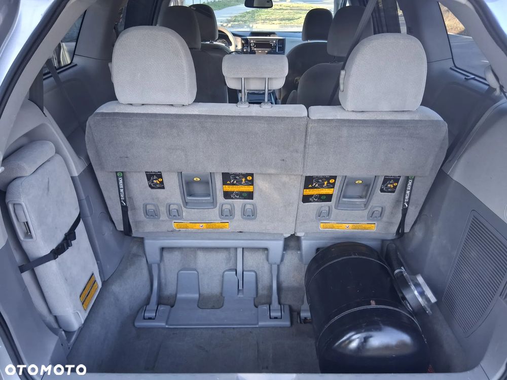 Toyota Sienna 3.5 V6 - 23