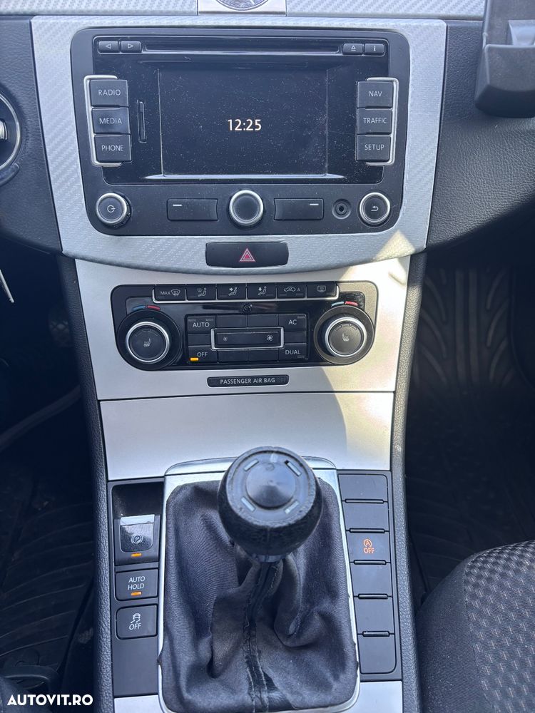 Volkswagen Passat Variant 2.0 TDI Blue TDI Comfortline - 8