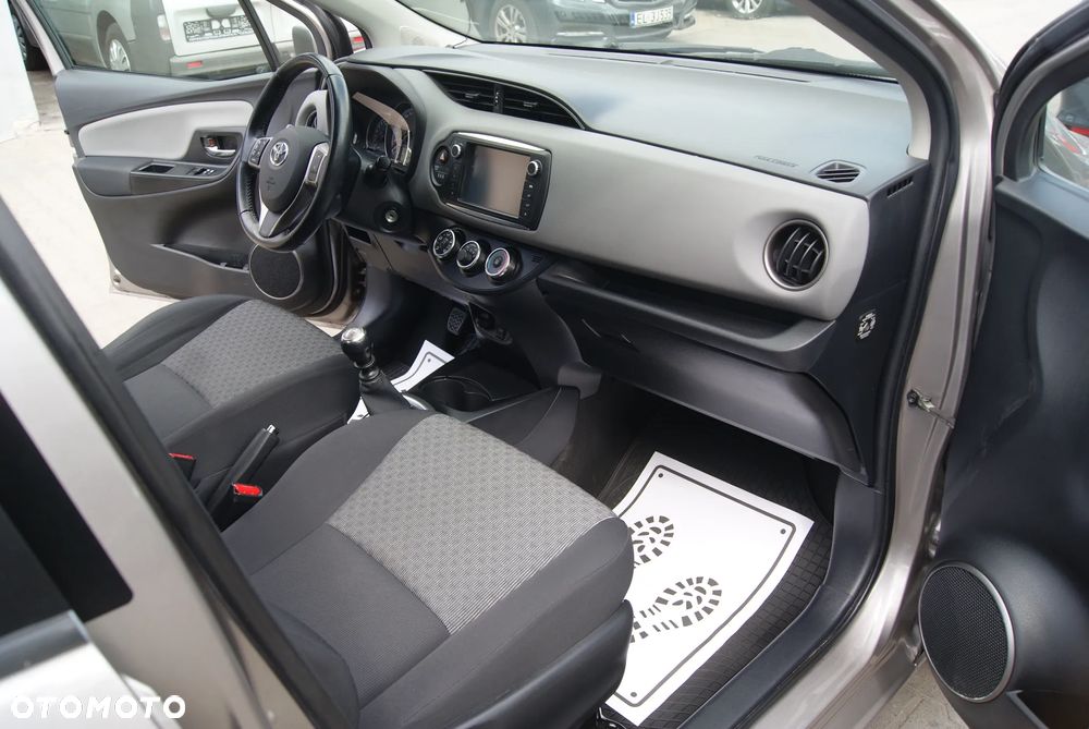 Toyota Yaris 1.33 Premium EU6 - 17