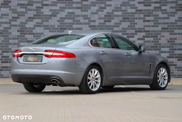 Jaguar XF 2.2 D Luxury - 7