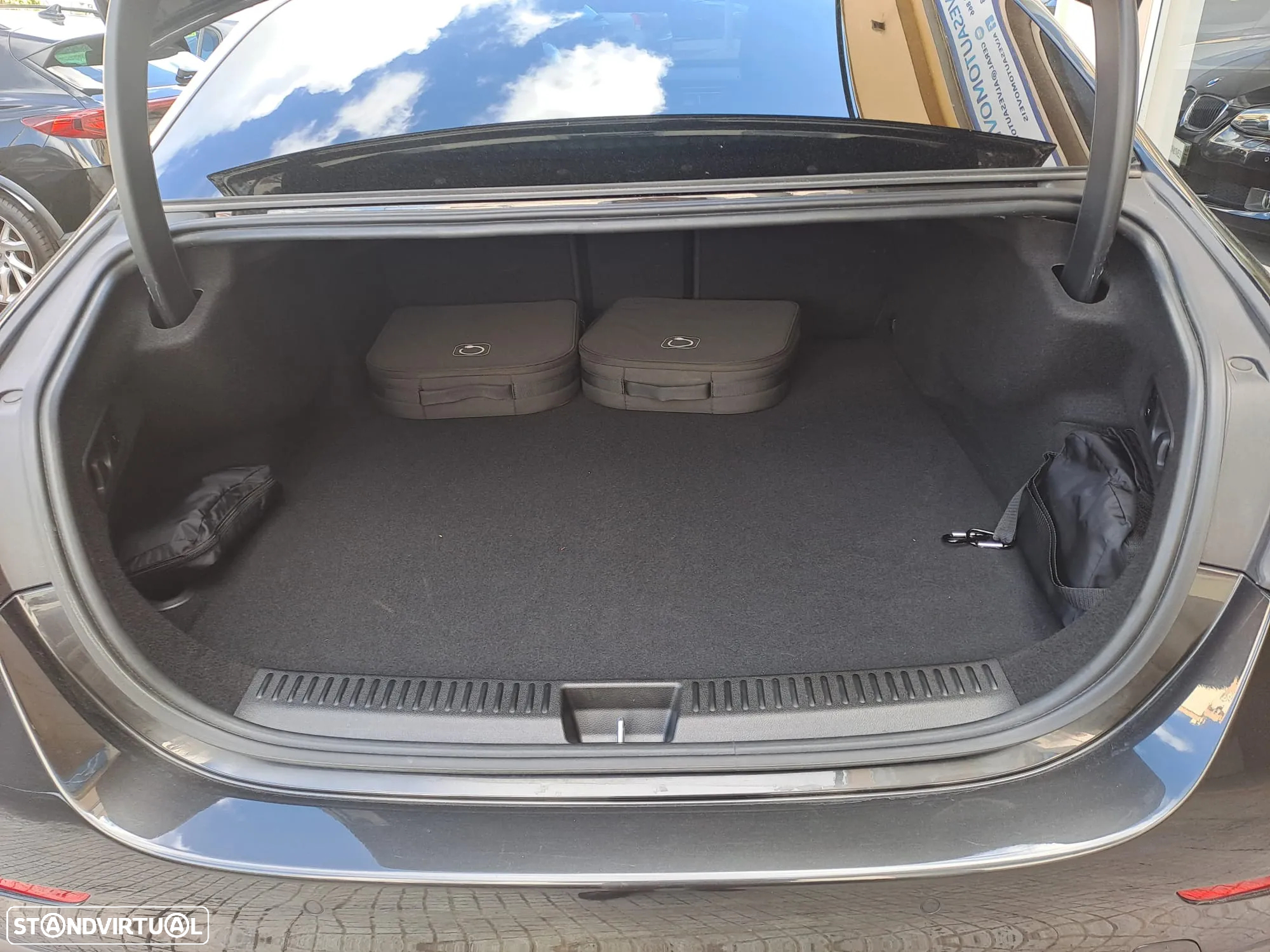 Mercedes-Benz E 300 e AMG Line - 19