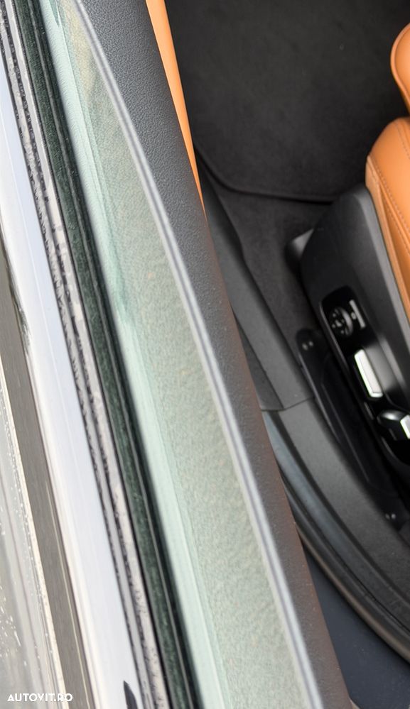 BMW Seria 3 330e Aut. M Sport - 33