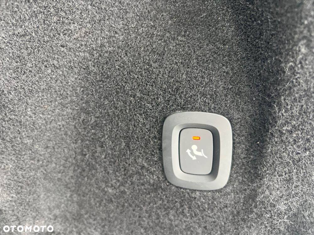 Volvo XC 60 B4 D AWD Plus Dark - 19