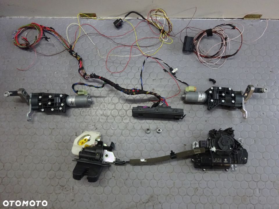 klapa elektryczna zestaw modul silownik Audi A4 B9 Avant czesci - 1
