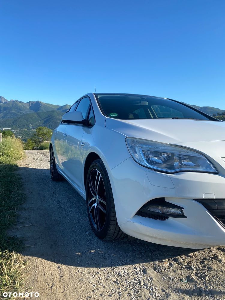 Opel Astra IV 1.4 T Cosmo - 1