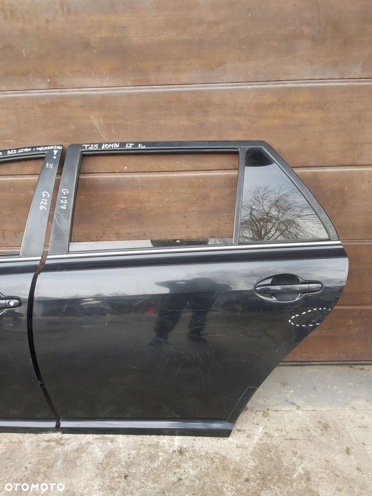 TOYOTA Avensis T25 03-08 r drzwi lewy tył lewe tylne KOMBI 209 - 1