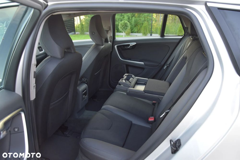 Volvo V60 D3 Momentum - 20