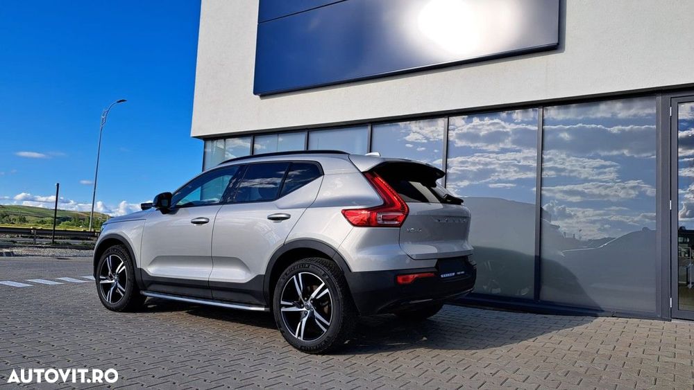 Volvo XC 40 B4 AT FWD MHEV Ultra Dark - 13