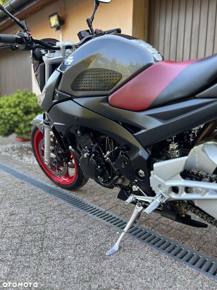 Suzuki GSR - 17