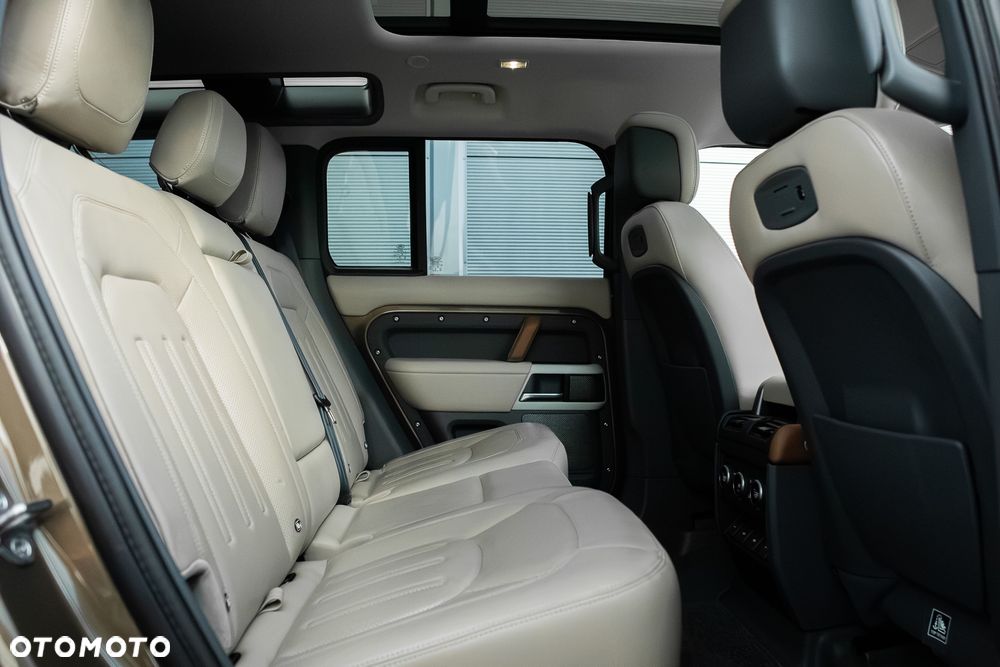 Land Rover Defender 3.0 P400 mHEV First Edition - 28