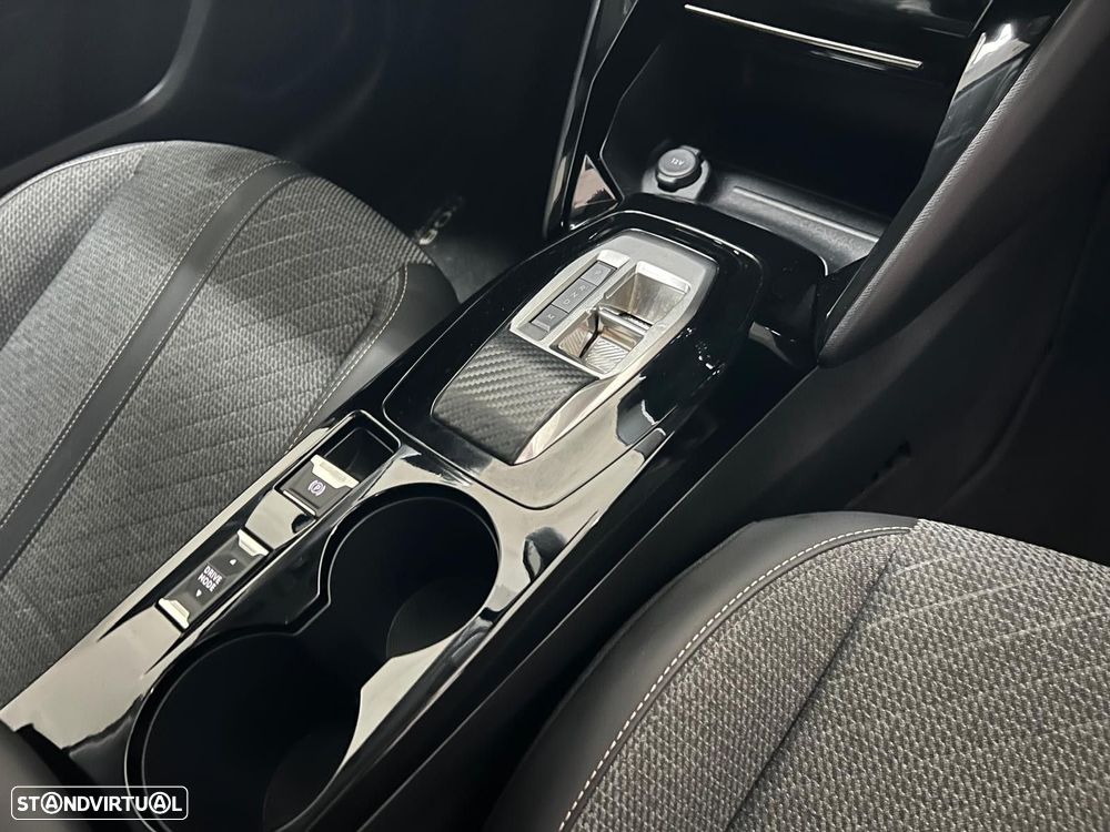 Peugeot 208 1.2 Hybrid Allure e-DCS6 - 8