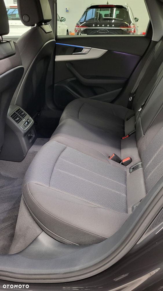 Audi A4 Limousine - 10