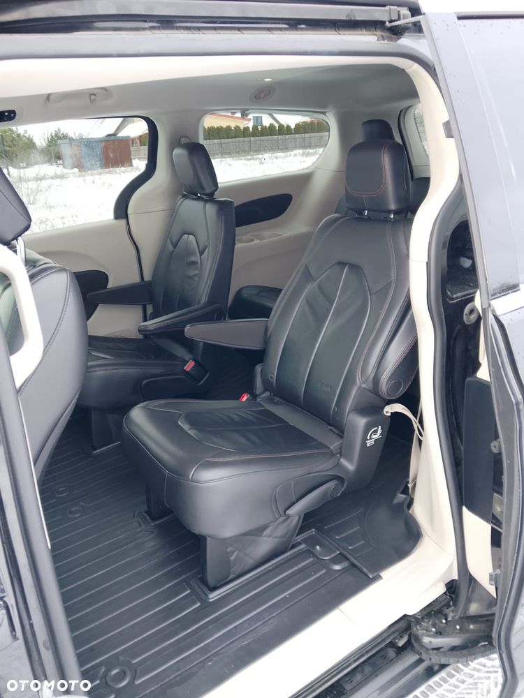 Chrysler Pacifica - 7
