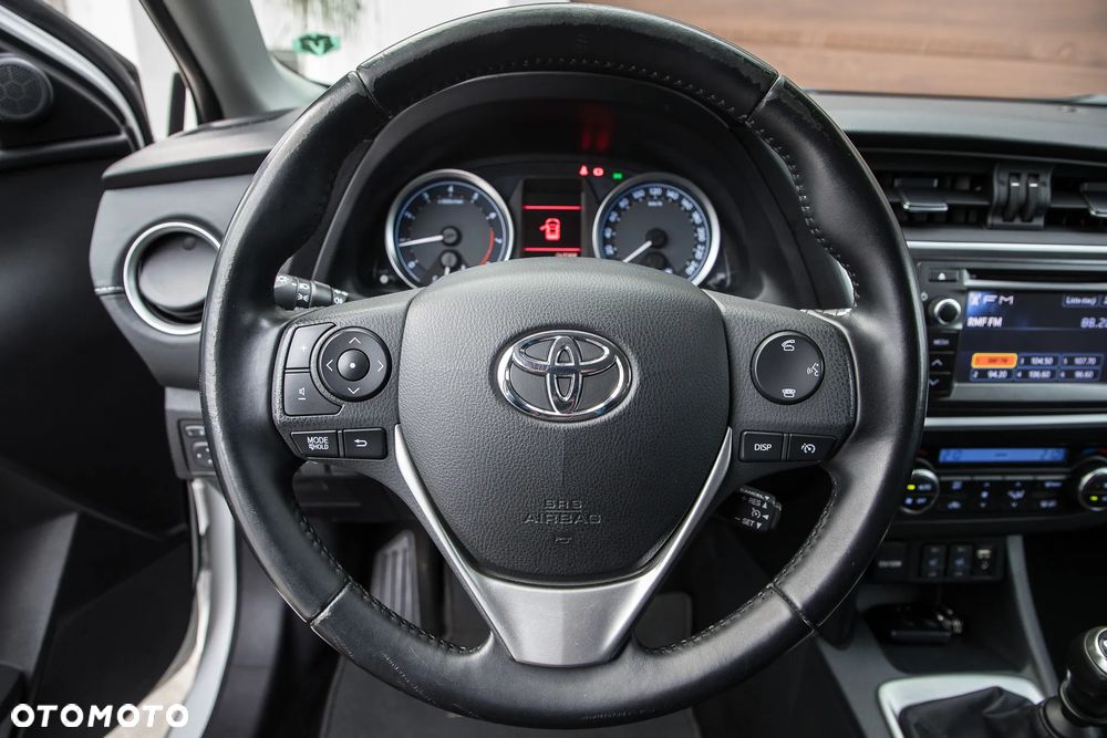Toyota Auris 1.6 Prestige - 17