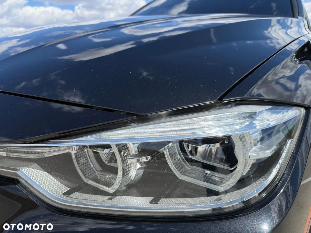 BMW Seria 3 330i M Sport - 16