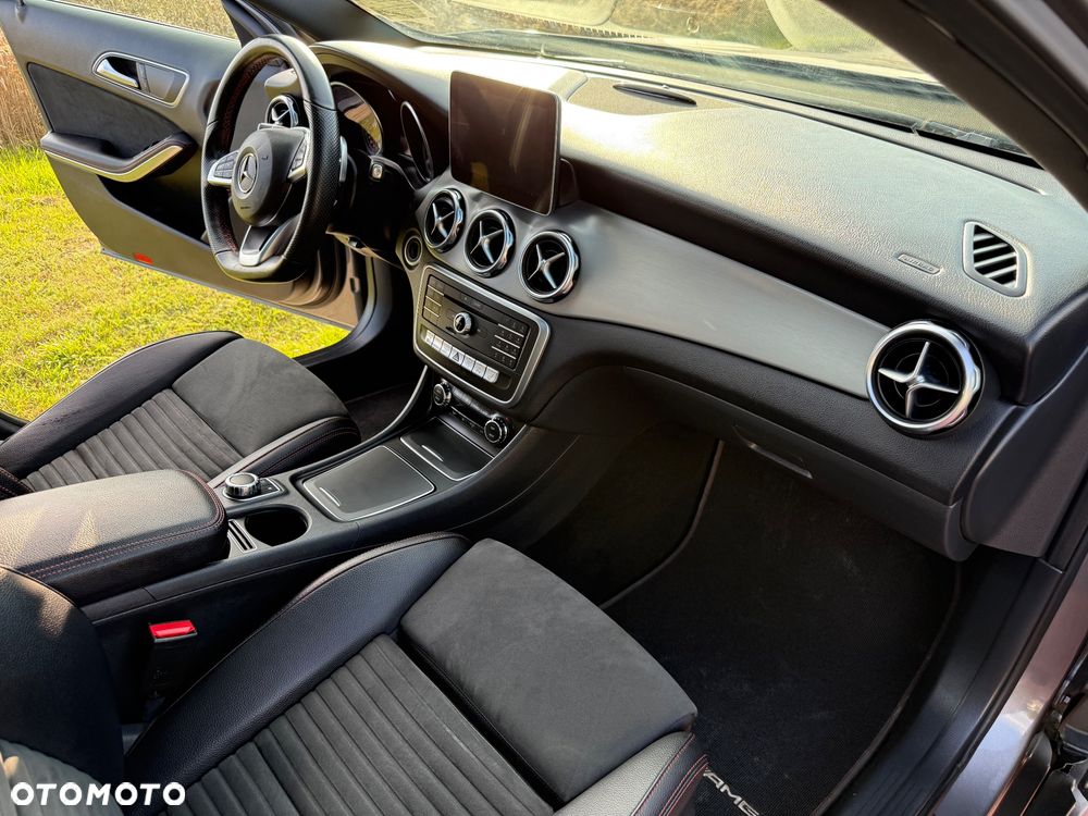 Mercedes-Benz GLA 200 7G-DCT AMG Line - 29