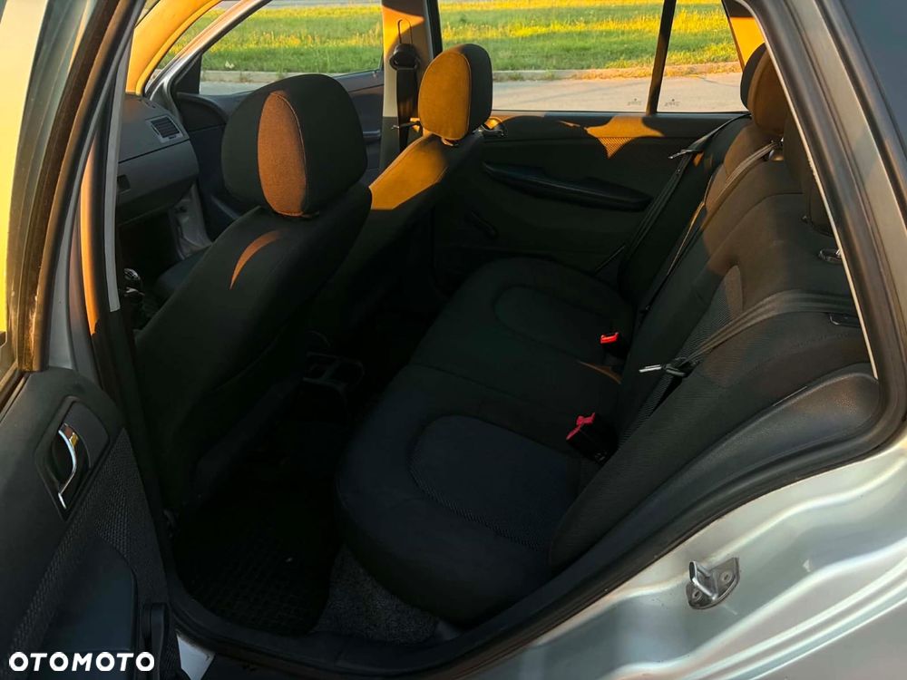 Skoda Fabia - 8