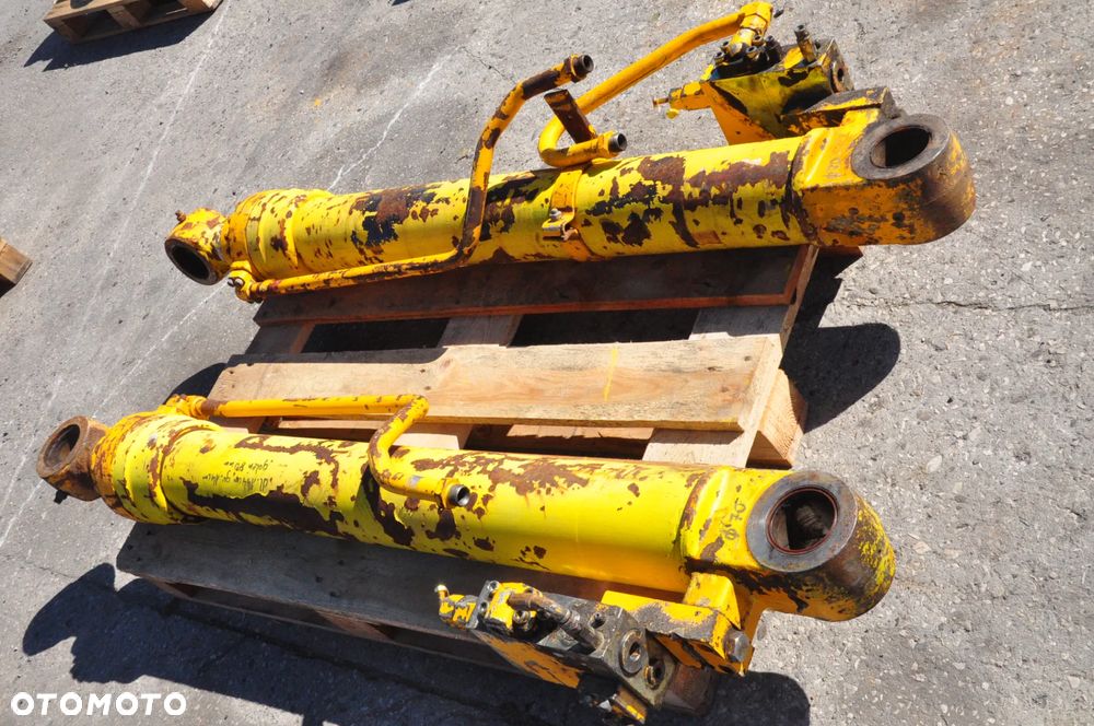 SIŁOWNIK JCB JS160 DŁ. 144 CM - 2