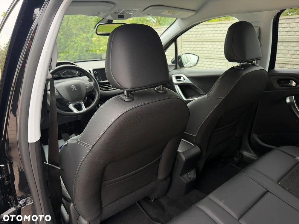 Peugeot 2008 1.2 PureTech Allure S&S - 33