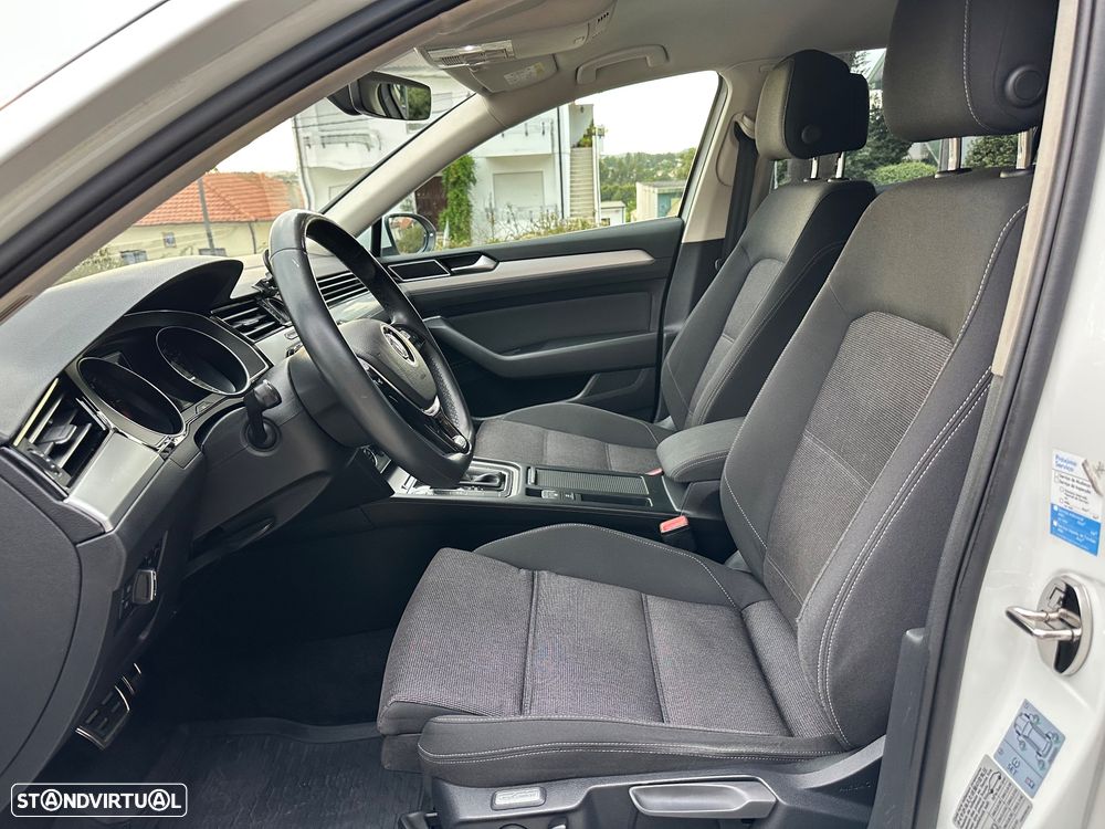 VW Passat Variant 2.0 TDI R-Line - 25