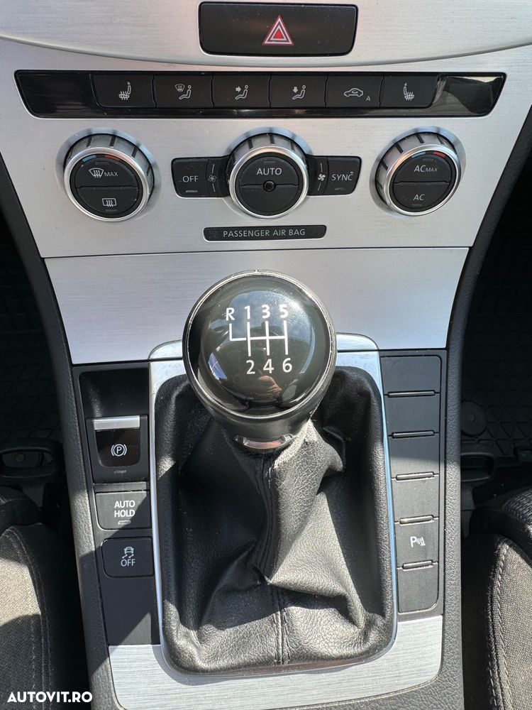 Volkswagen Passat CC - 11