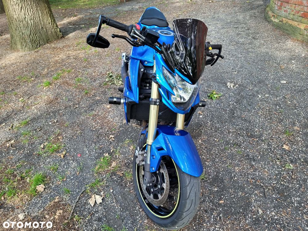 Suzuki GSR - 2