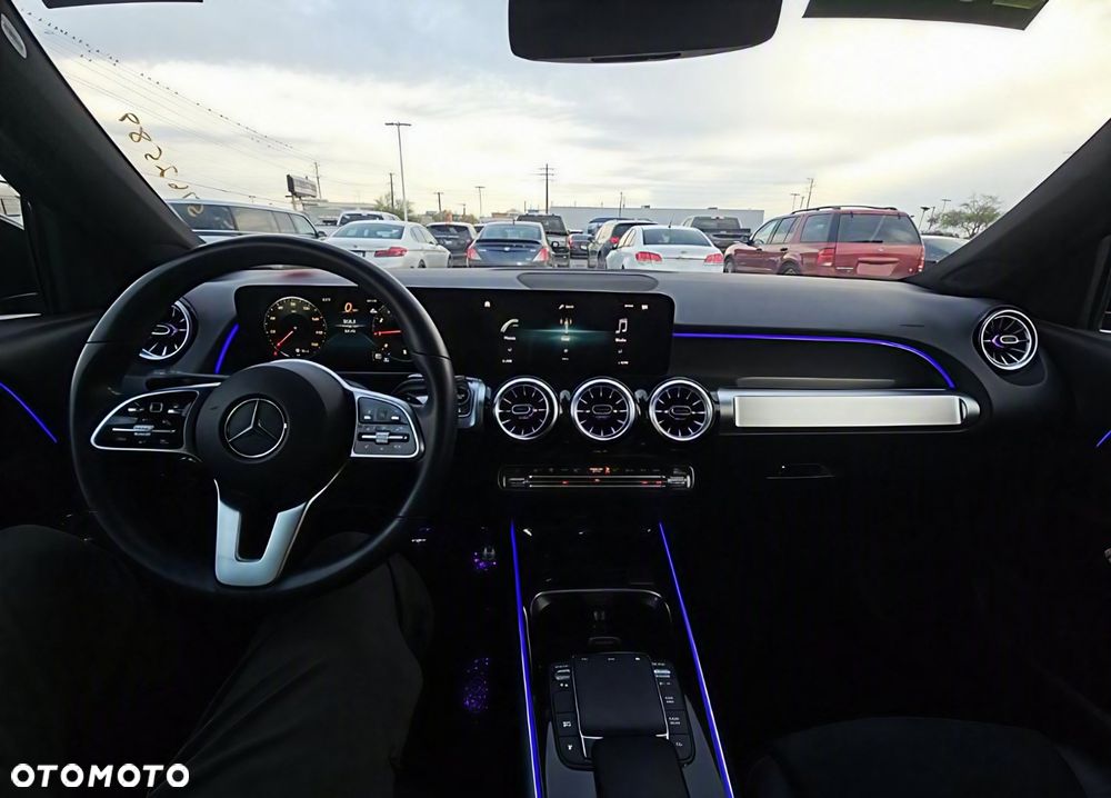 Mercedes-Benz GLB - 10