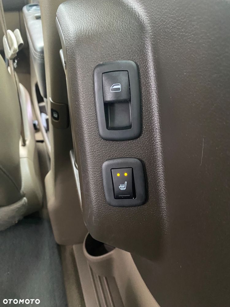 Chrysler Town & Country - 9