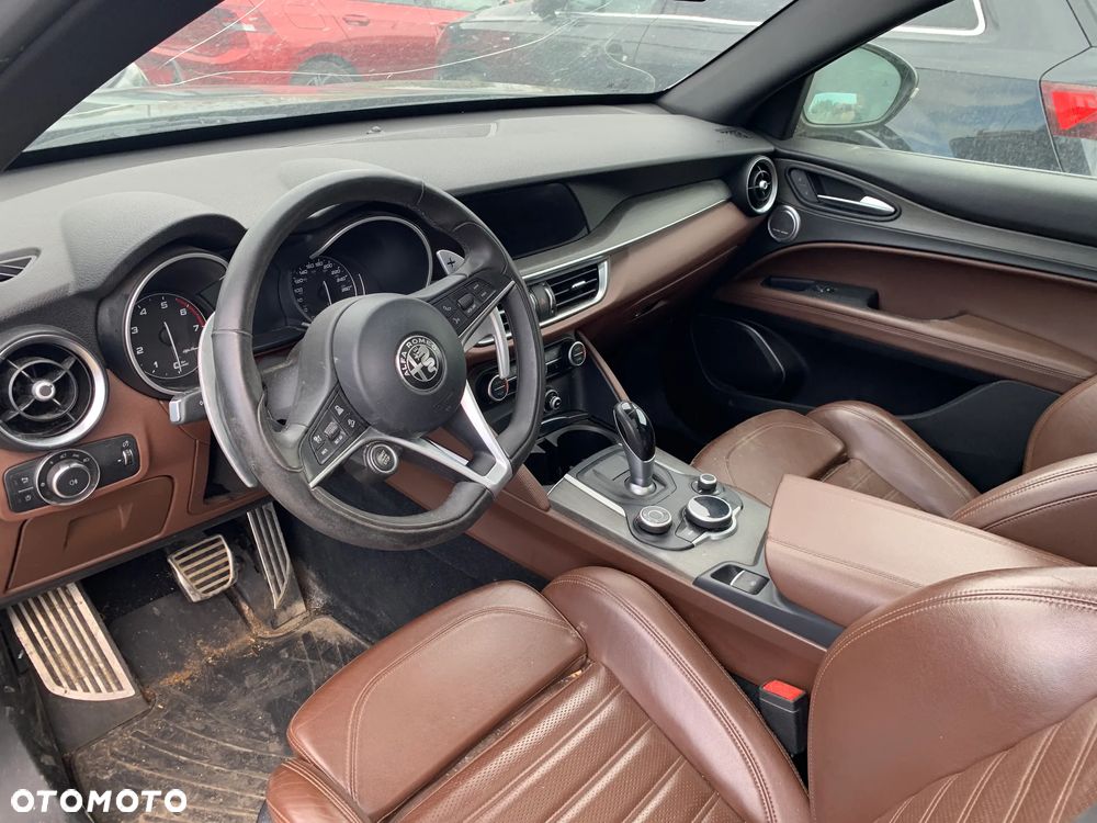 Alfa Romeo Stelvio 2.0 Turbo 16V AT8-Q4 Executive - 14