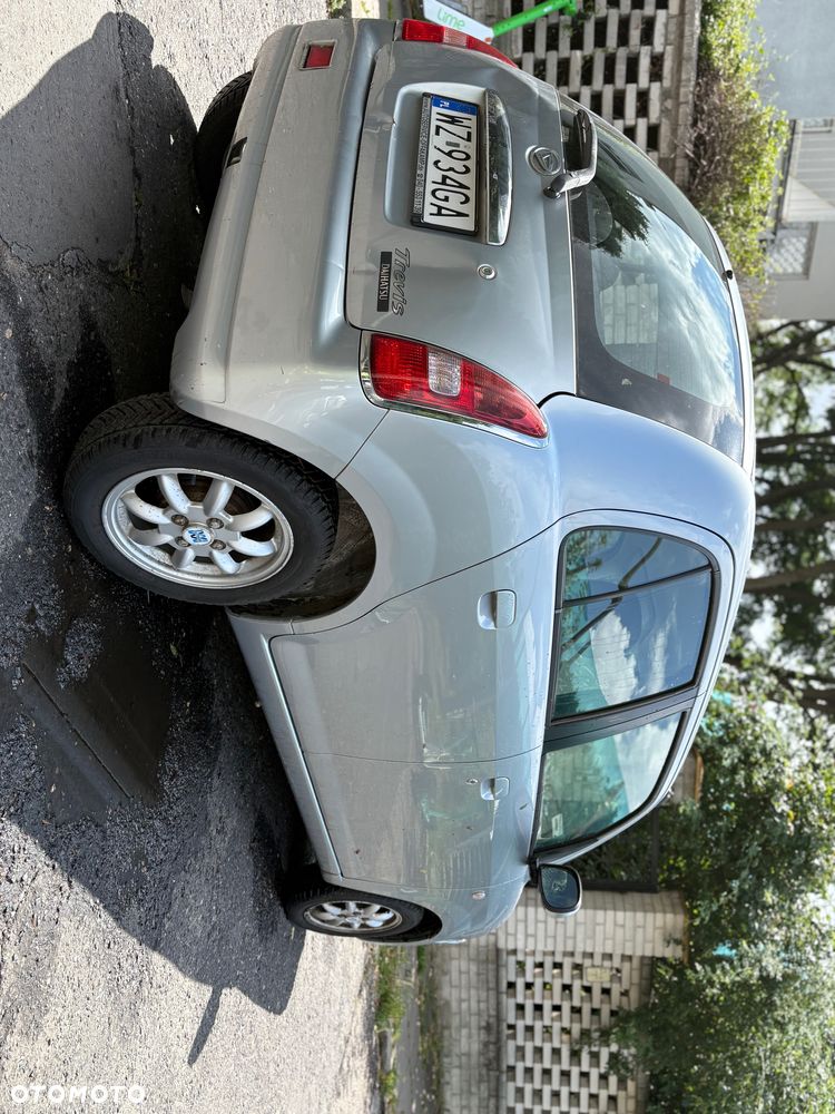 Daihatsu Trevis - 12