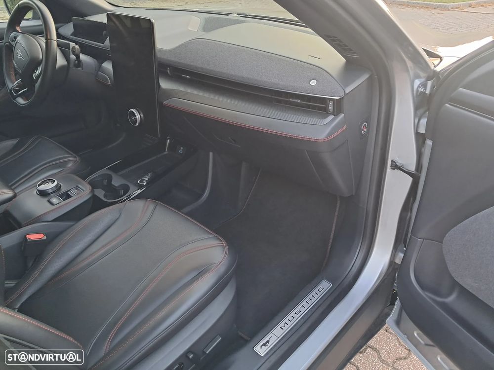 Ford Mustang Mach-E AWD PREMIUM - 11