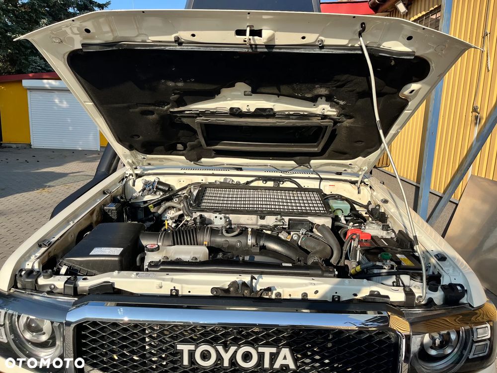 Toyota Land Cruiser - 16