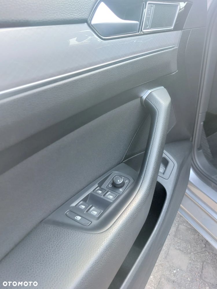 Volkswagen Passat 2.0 TDI SCR DSG - 10