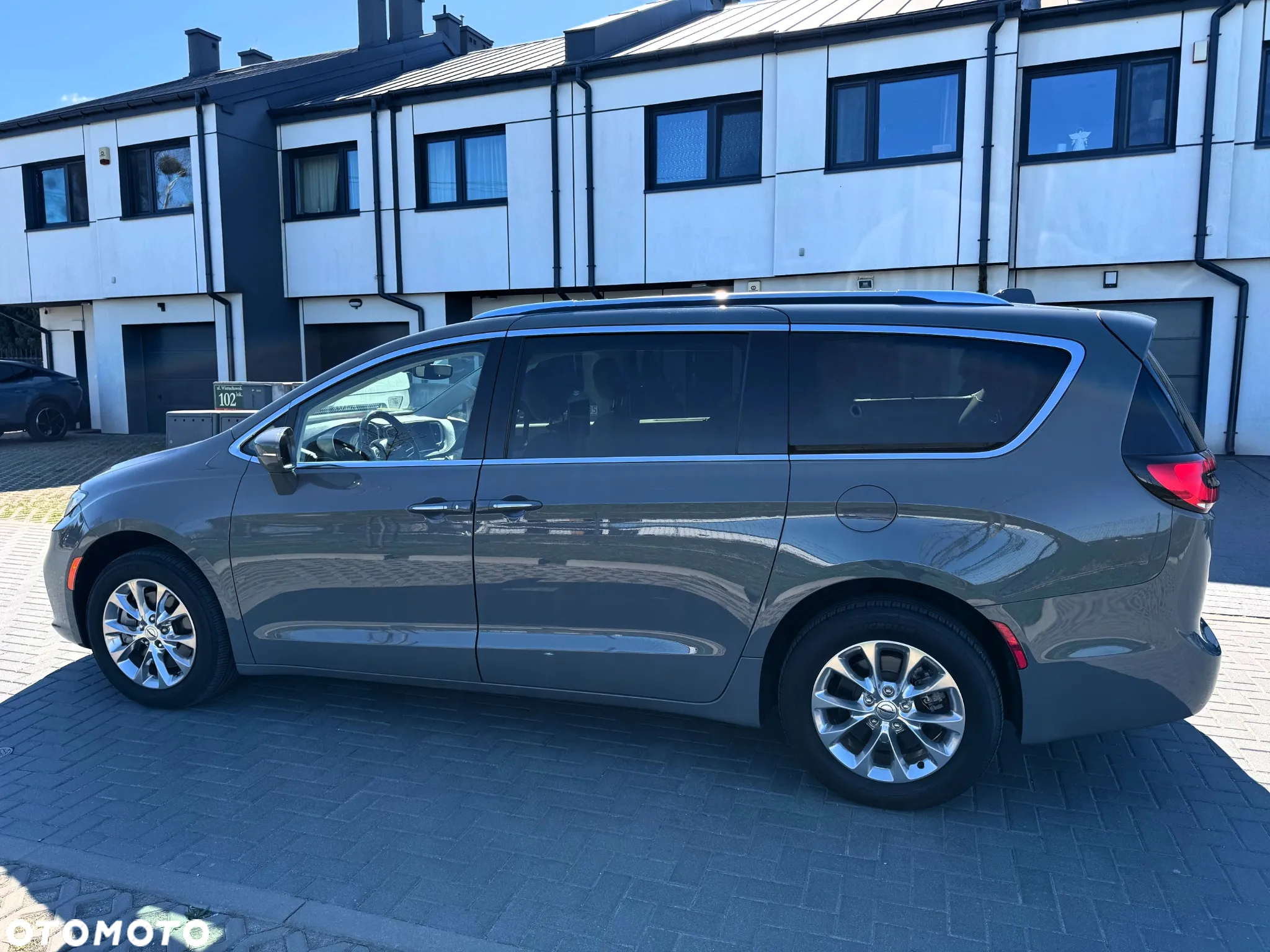 Chrysler Pacifica - 7