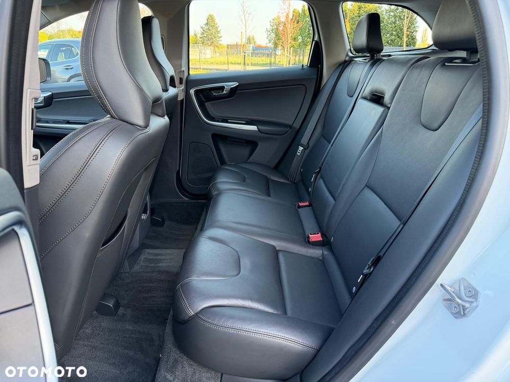 Volvo XC 60 D5 AWD Geartronic Summum - 19