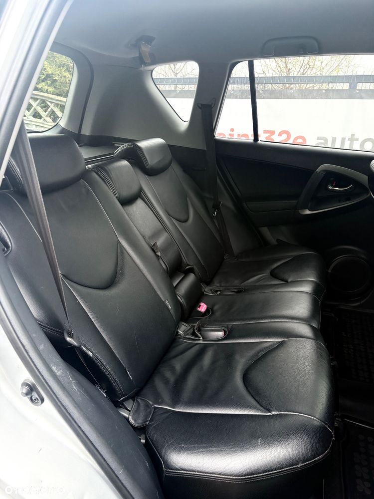 Toyota RAV4 2.2 D-4D Prestige - 24