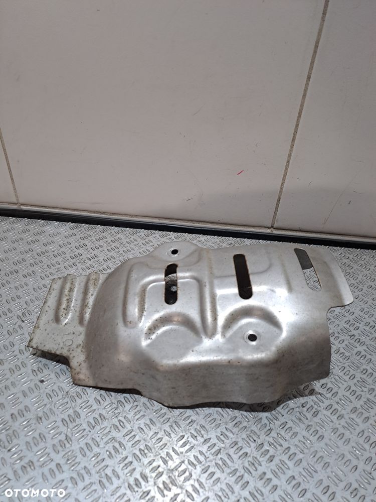 osłona katalizatora Toyota Yaris II 1.33 VVT-i 2011 - 3