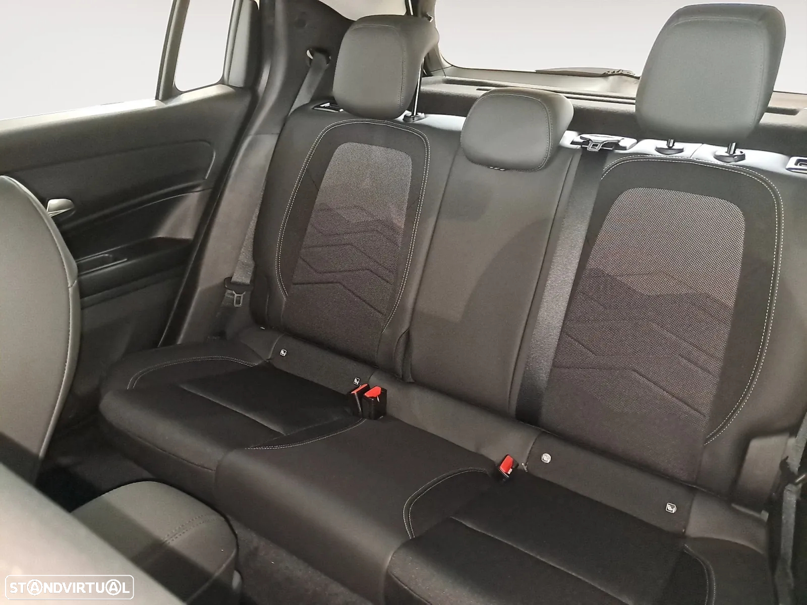Jeep Avenger 1.2 e-Hybrid Altitude DCT - 15