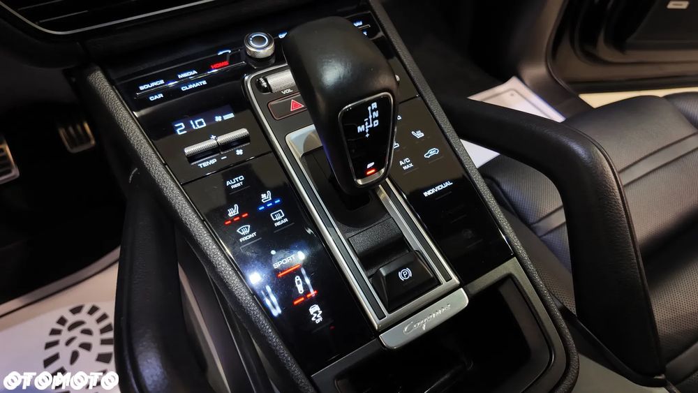 Porsche Cayenne S - 28