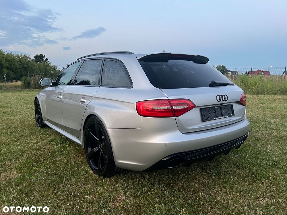 Audi RS4 Avant - 22