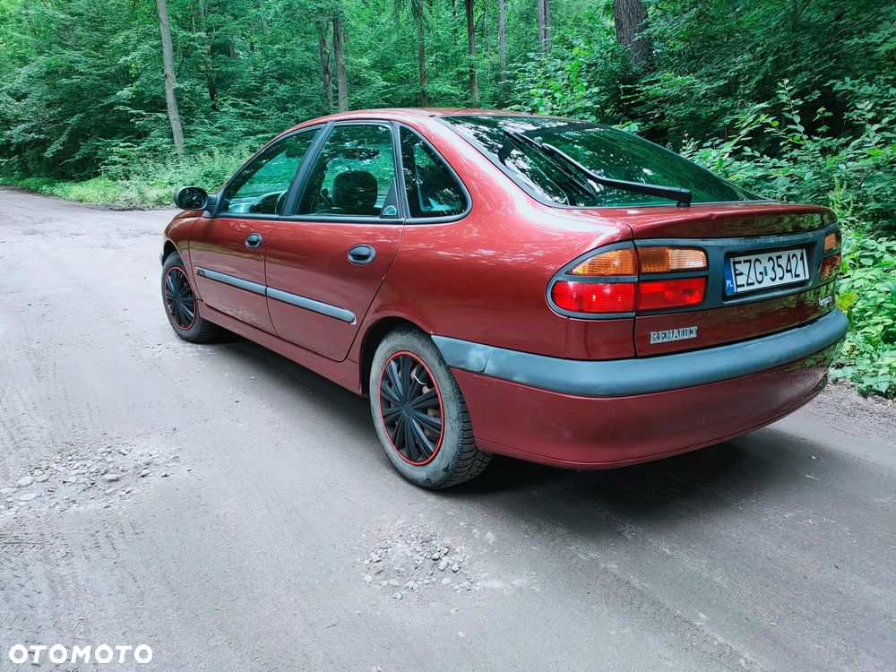 Renault Laguna - 3