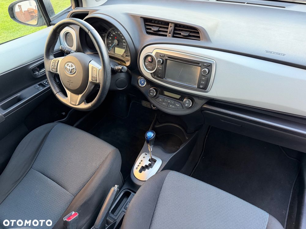 Toyota Yaris Hybrid 100 Life - 24