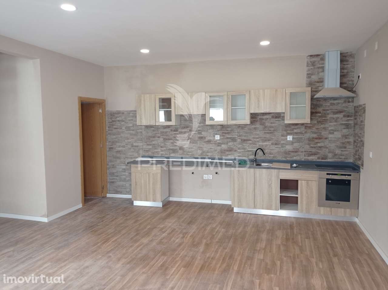 Prédio centro de Montargil - Grande imagem: 2/19