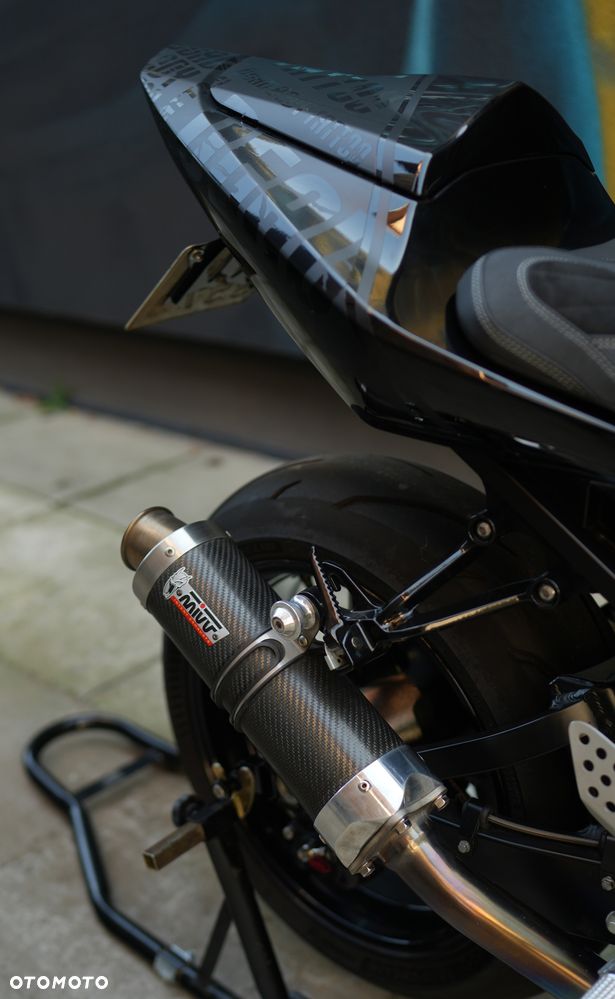 Suzuki GSX-R - 16