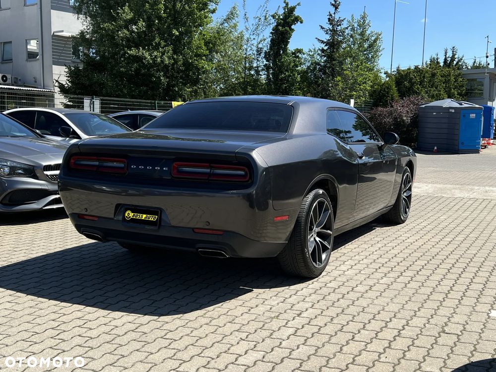 Dodge Challenger - 9