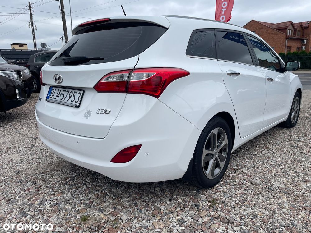 Hyundai i30 1.6 CRDi BlueDrive Premium DCT - 3