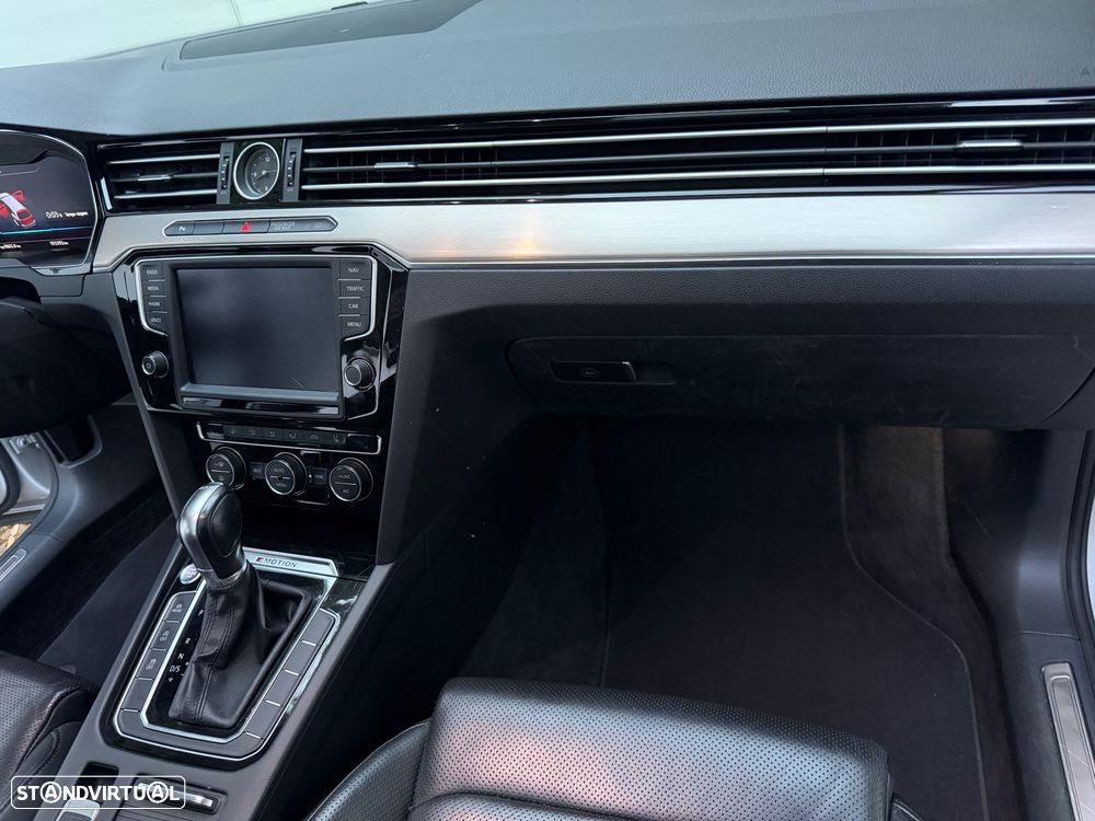 VW Passat Variant 2.0 TDI Highline DSG 4Motion - 36