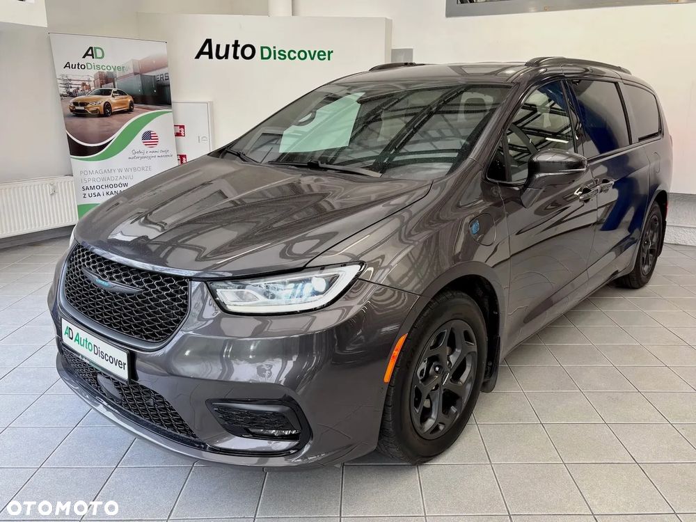 Chrysler Pacifica - 1